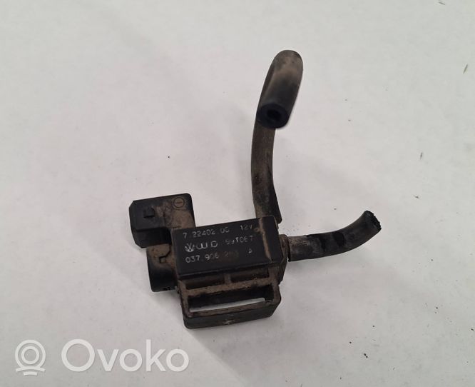 Volkswagen Golf IV Valve vacuum 037906283A