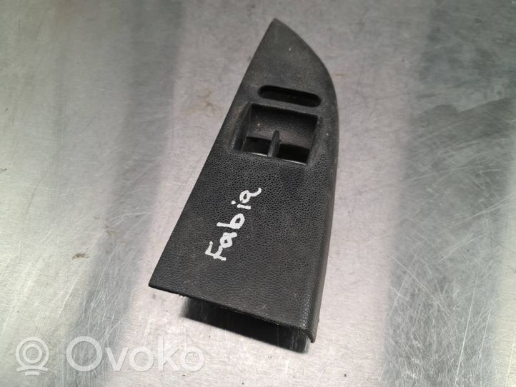 Skoda Fabia Mk1 (6Y) Ramka przycisków otwierania szyby drzwi przednich 6Y1867227B