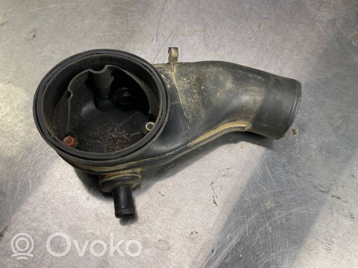 Volkswagen Golf II Oro filtro dėžė 3915268900