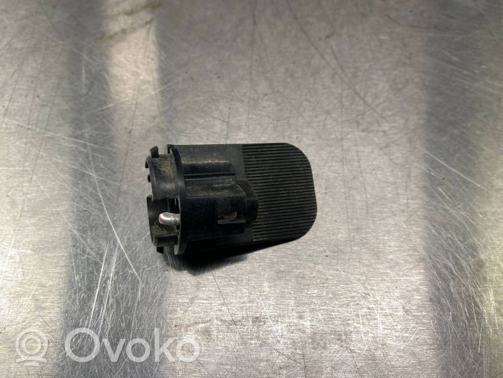 Volvo V70 Parte del faro 9483287