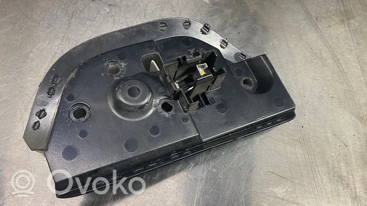 Volvo V70 Klamka wewnętrzna drzwi tylnych 8693725