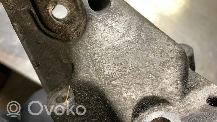 Volvo S80 Engine mounting bracket 30741567