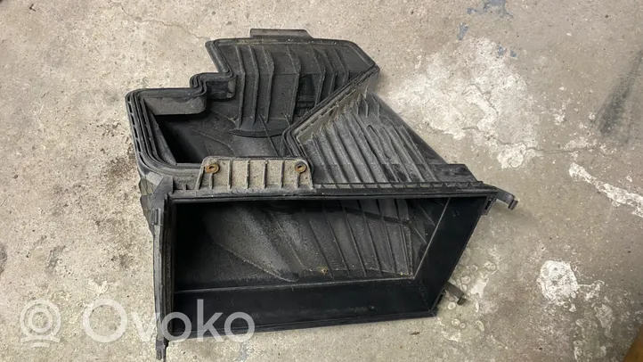 BMW 7 E65 E66 Boîtier de filtre à air 9876798