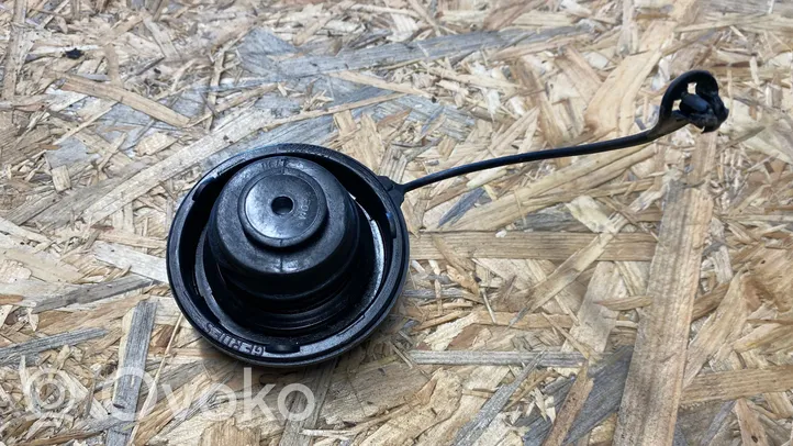 Opel Corsa D Tapa del depósito de combustible 