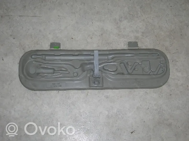 BMW 3 E36 Boîte à outils 71111182366