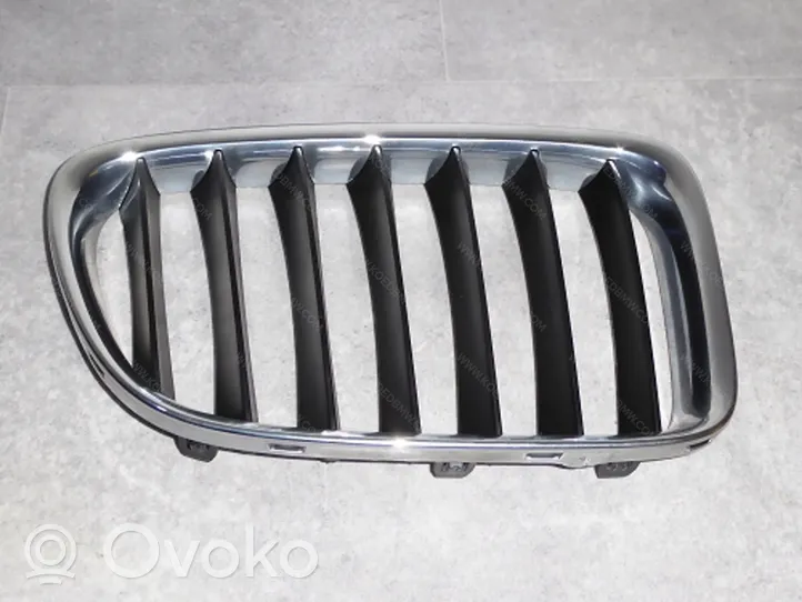 BMW X1 E84 Maskownica / Grill / Atrapa górna chłodnicy 51112993308