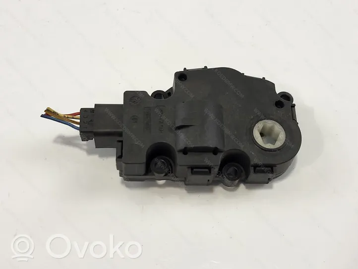 BMW 3 F30 F35 F31 Oro kondicionieriaus oro srauto sklendės varikliukas 64119321034