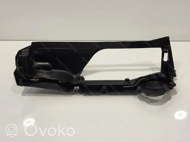 BMW 5 E60 E61 Kita variklio galvutės detalė 13717793203