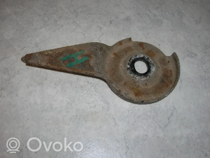 BMW 3 E30 Rama pomocnicza tylna 33321128680