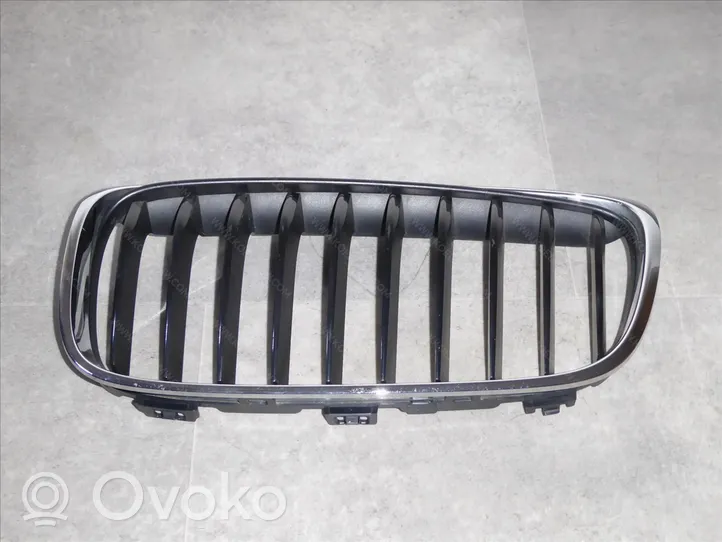 BMW 2 F45 Maskownica / Grill / Atrapa górna chłodnicy 51137379611