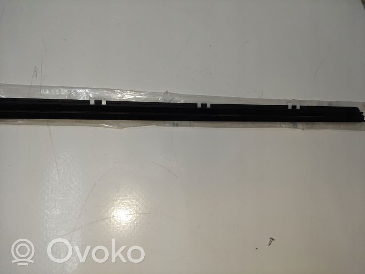 Hyundai Elantra VI Verkleidung Türfenster Türscheibe vorne 82220F2010