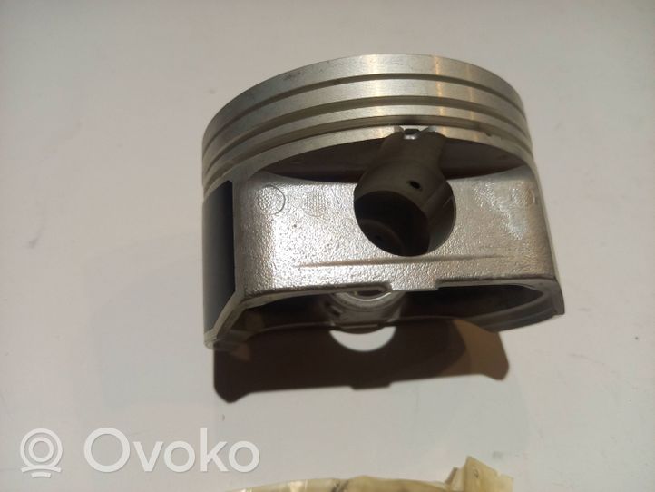 KIA Carens II Piston 2341025001