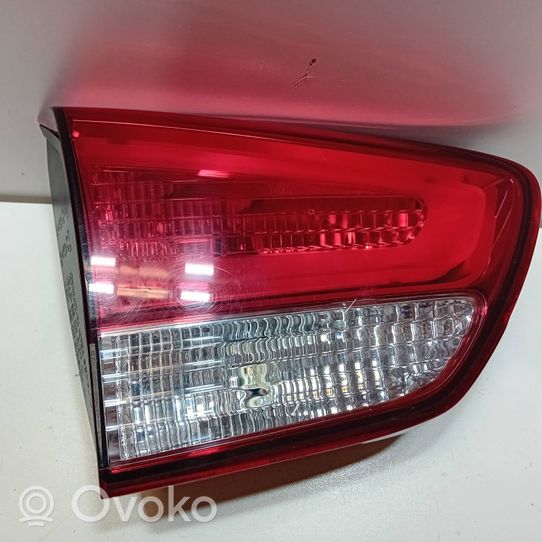 KIA Carens III Lampy tylnej klapy bagażnika 92403A4