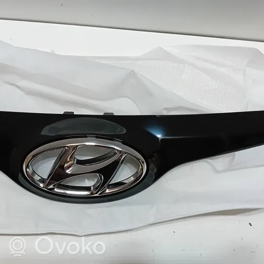 Hyundai i30 Grotelės viršutinės 86352A6000