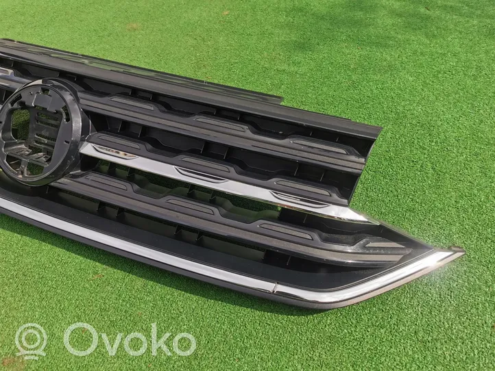 Volkswagen T-Cross Grille calandre supérieure de pare-chocs avant 2GM853653A