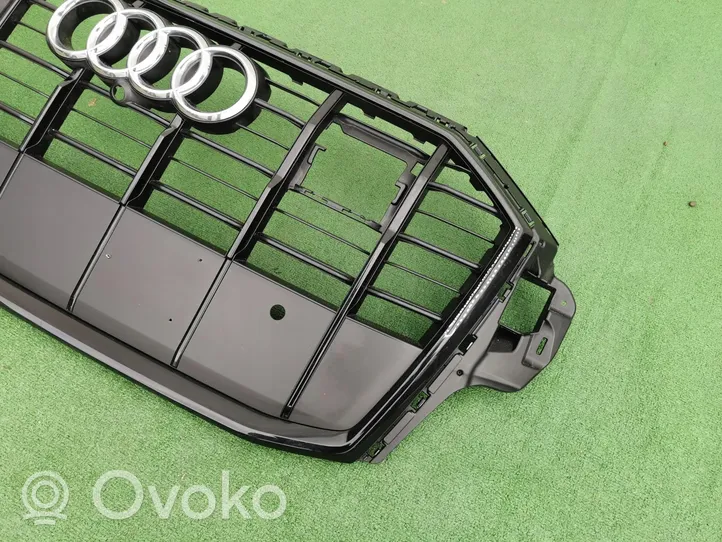 Audi Q7 4M Etupuskurin ylempi jäähdytinsäleikkö 4M0853651AJ