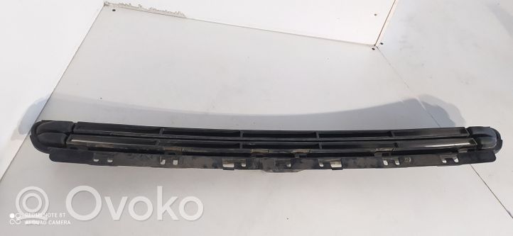 Citroen C5 Etupuskurin ylempi jäähdytinsäleikkö 9682331677