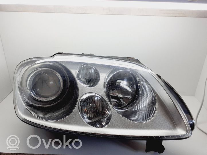 Volkswagen Touran I Lampa przednia 0301205272