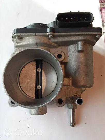 Toyota Avensis T270 Throttle valve 2203037050