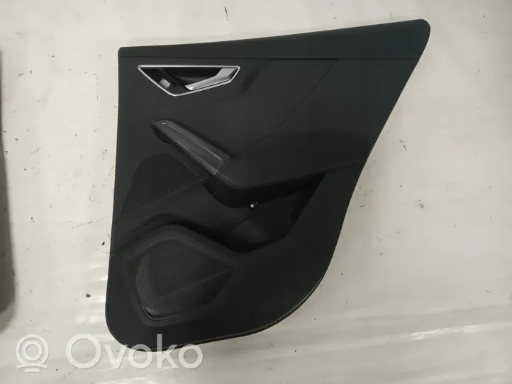 Audi Q2 - Takaoven verhoilu 