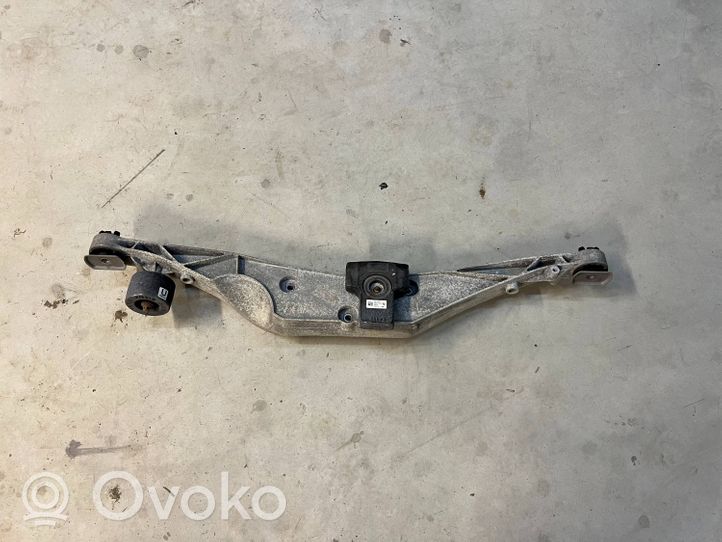 BMW X1 F48 F49 Takatasauspyörästön kannatin 6852896