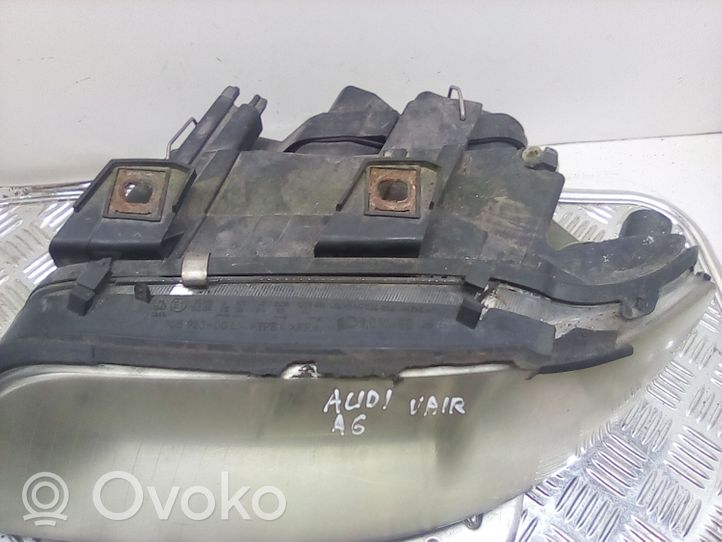 Audi A6 S6 C5 4B Lampa przednia 15592300