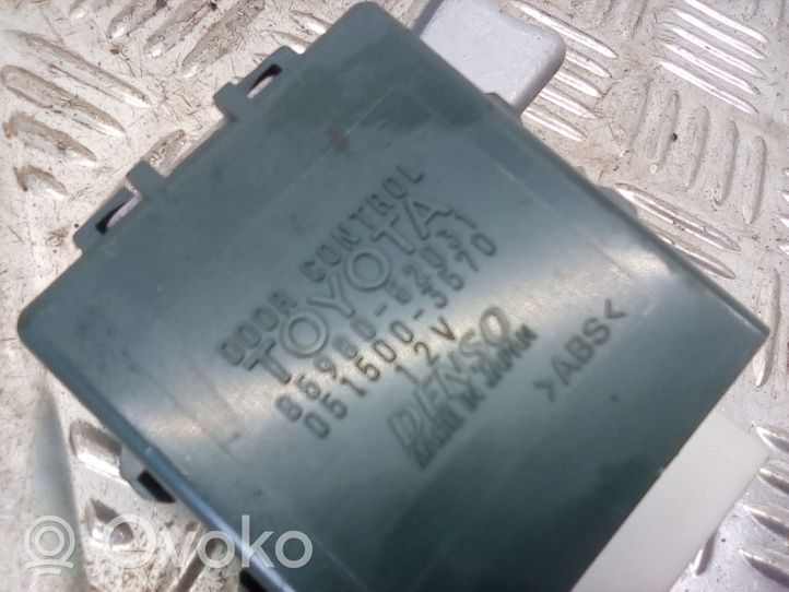 Toyota Yaris Oven keskuslukituksen ohjausyksikön moduuli 8598052031