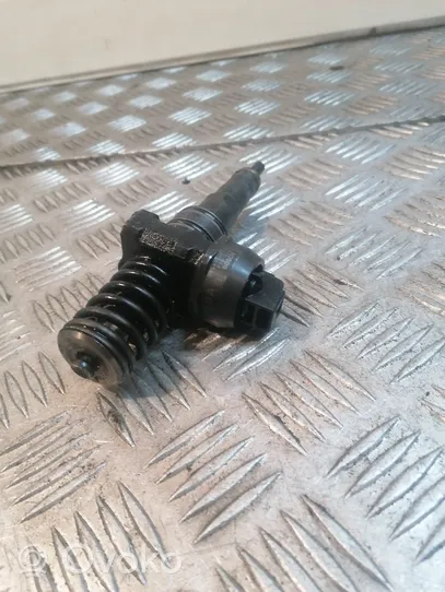 Skoda Fabia Mk2 (5J) Fuel injector 038130073AG