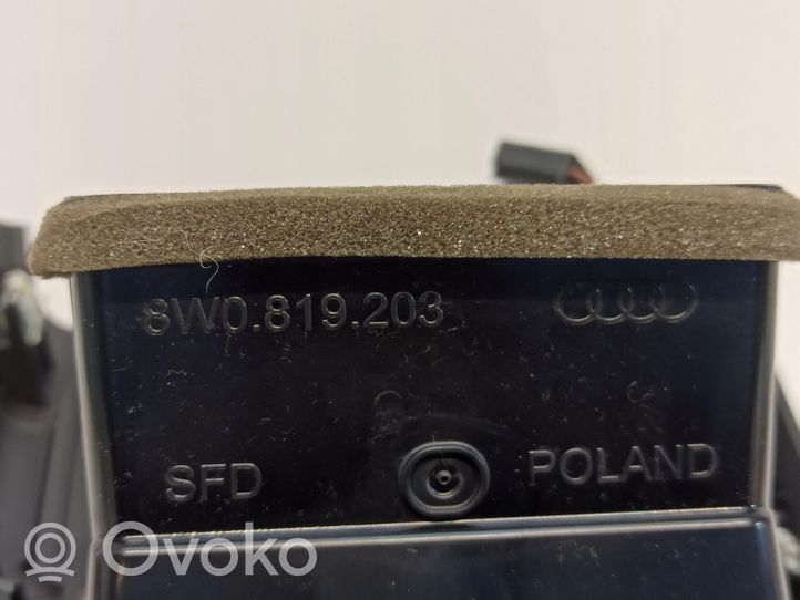 Audi A4 S4 B9 8W Kojelaudan sivutuuletussuuttimen kehys 8W0864376 osłona