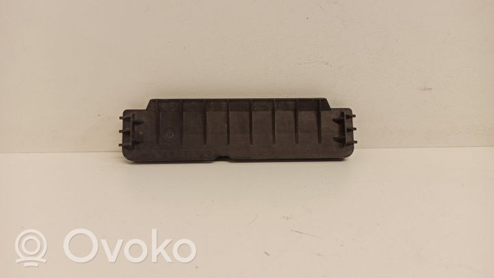 Volvo V40 Fixation de radiateur 31301935