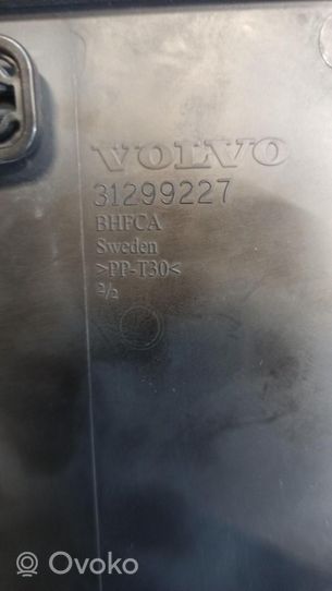 Volvo V70 Akumuliatoriaus dėžė 31294078