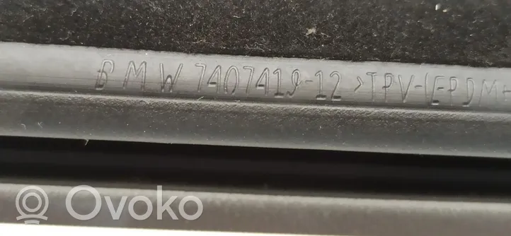 BMW 3 G20 G21 Sliding door rubber seal 7407419