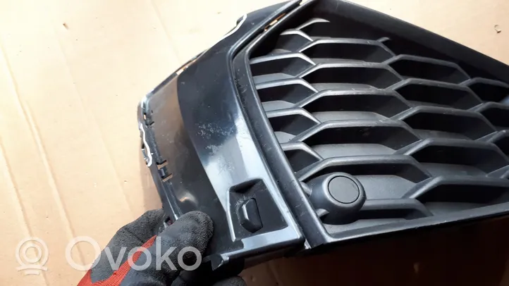 Audi A3 8Y Kratka dolna zderzaka przedniego 8Y0807681B