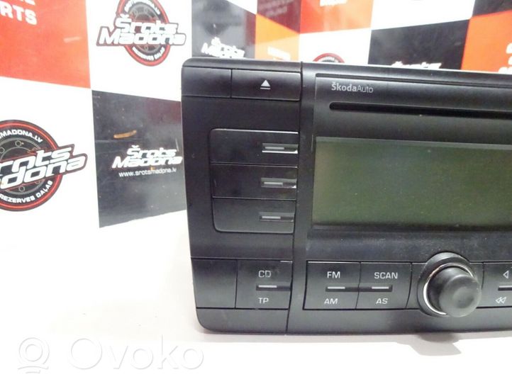 Skoda Octavia Mk2 (1Z) Panel / Radioodtwarzacz CD/DVD/GPS 1Z0035161C