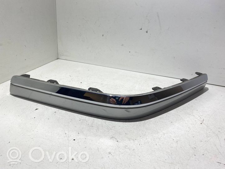 Volvo S60 Modanatura della barra di rivestimento del paraurti anteriore 08693647