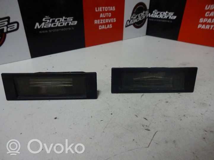 BMW 1 E81 E87 Lampa oświetlenia tylnej tablicy rejestracyjnej 7165735