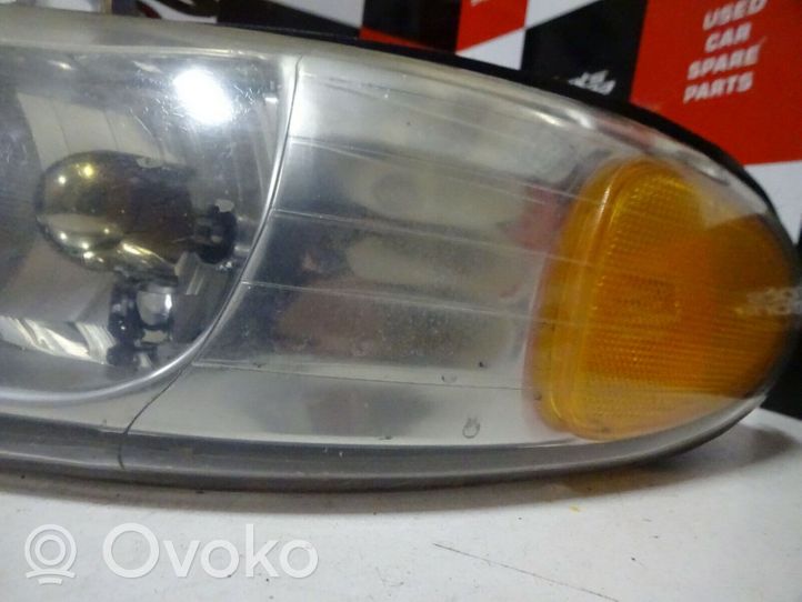 Chrysler Town & Country III Lampa przednia 