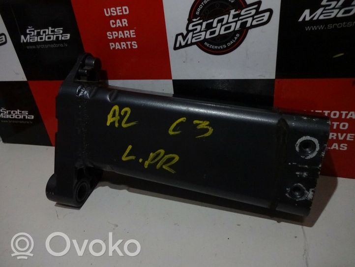 Audi A2 Support de montage de pare-chocs avant 8Z0805120