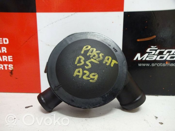 Volkswagen PASSAT B5.5 Breather valve 028129101D