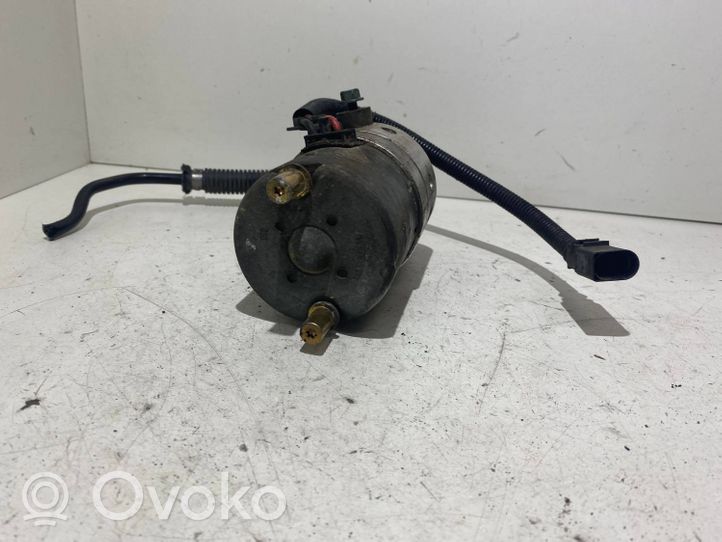 Volkswagen PASSAT B5.5 Regulator siły hamowania 8E0614175D