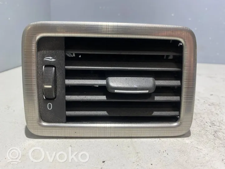 Volvo V70 Kojelaudan sivutuuletussuuttimen kehys 30755183