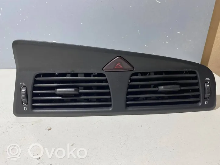Volvo V70 Dysze / Kratki środkowego nawiewu deski rozdzielczej 3409374