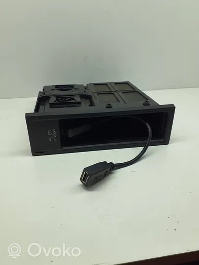 Volkswagen PASSAT B6 USB interface control unit module 5N0035341C