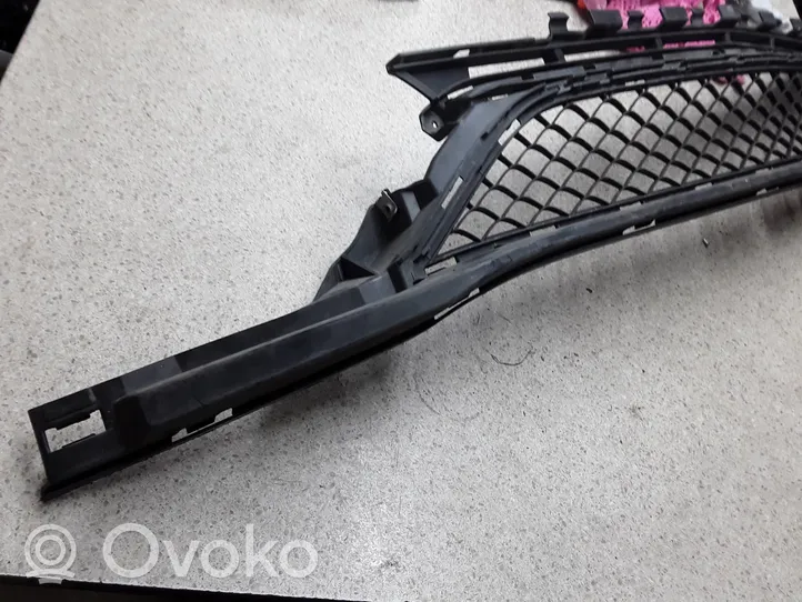 Mercedes-Benz C AMG W205 Grille inférieure de pare-chocs avant A2058852323