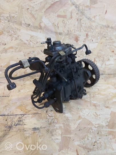 Volkswagen PASSAT B3 Mechanical fuel pump 028130107