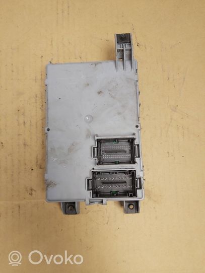 Opel Combo D Module de fusibles 00519217570