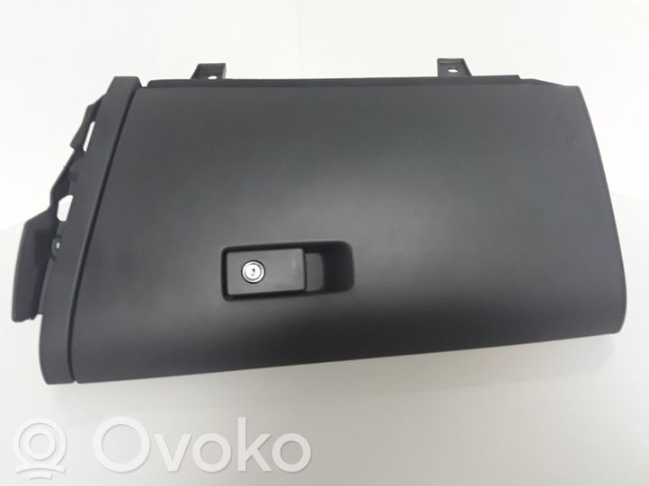39826885 Volvo XC60 Glove box, 33.00 € RRR