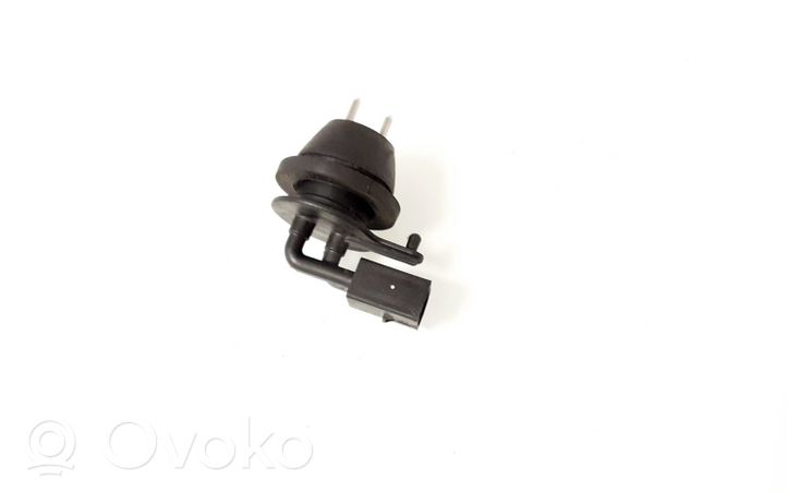 Mercedes-Benz C AMG W205 Logu šķidruma līmeņa sensors 2038690098