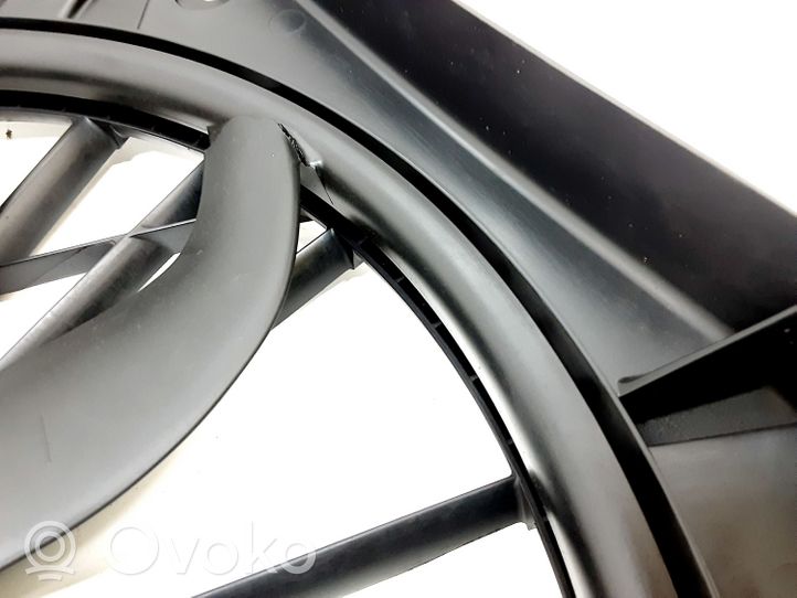 Volvo XC90 Radiator cooling fan shroud 31111543