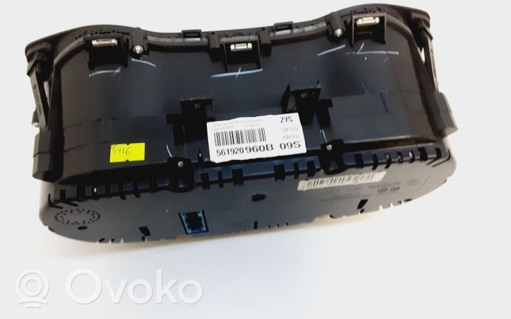 Volkswagen PASSAT B7 USA Spidometrs (instrumentu panelī) 561920960B